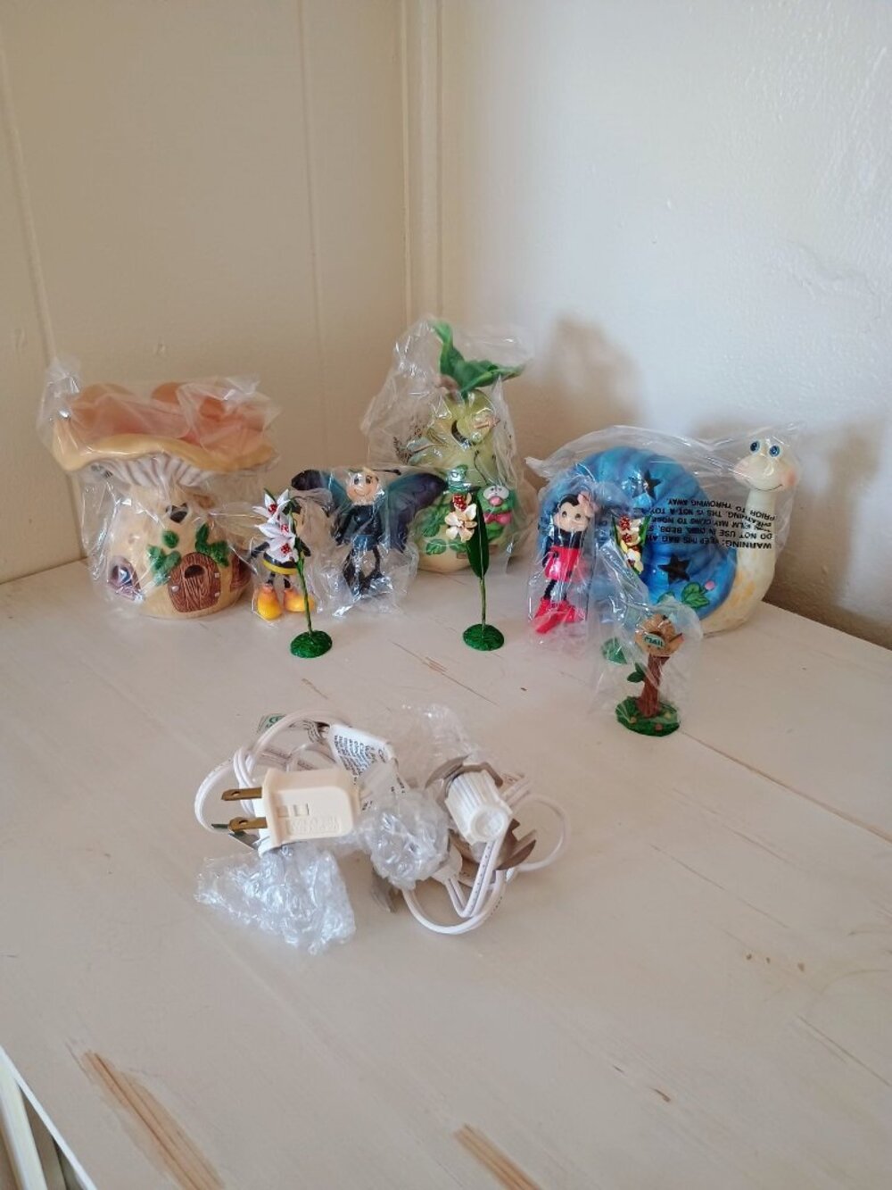 Vintage 90s-2000s O'well Porcelain Lighted Bug Village Figurine Set Excellent Co